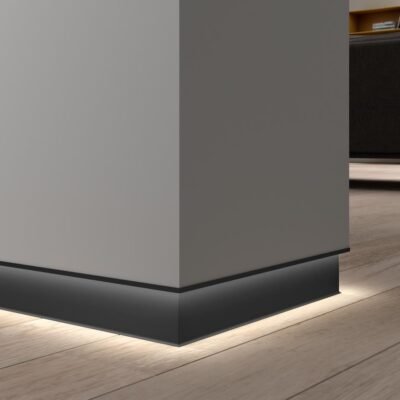 zócalo empotrado negro