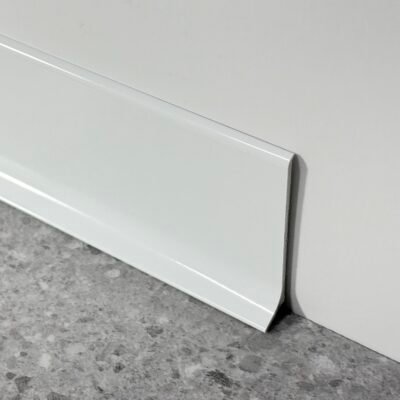 rodapié de aluminio blanco brillante